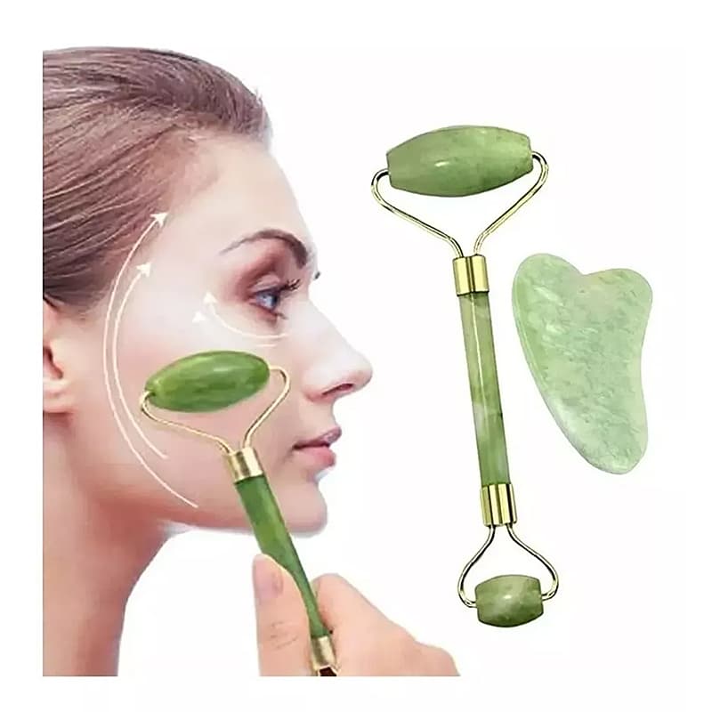 Massajes faciales de rodillo de jade raspando piedra — foto 6